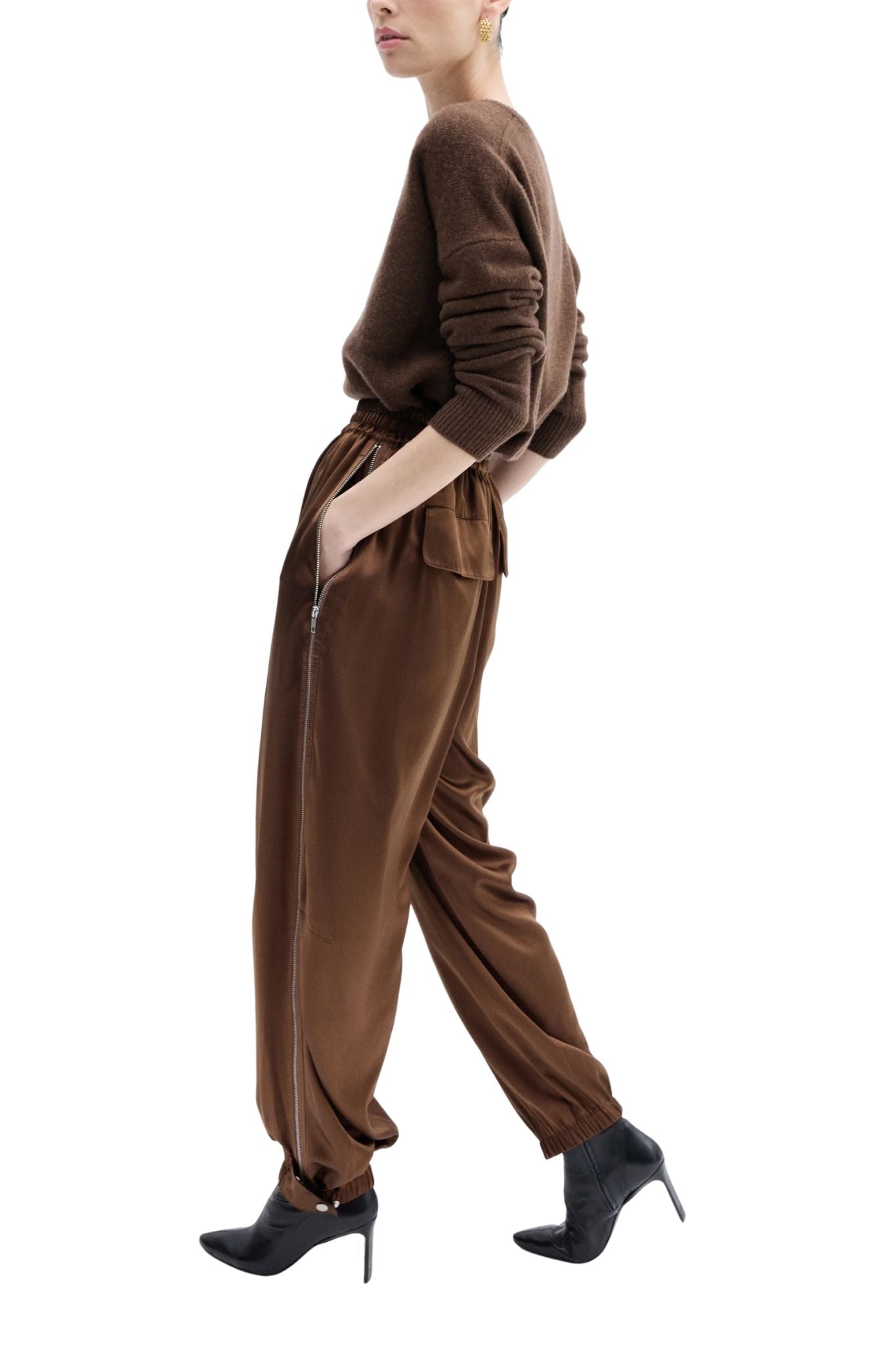 CO Articulated Vented Pant - Vermillion