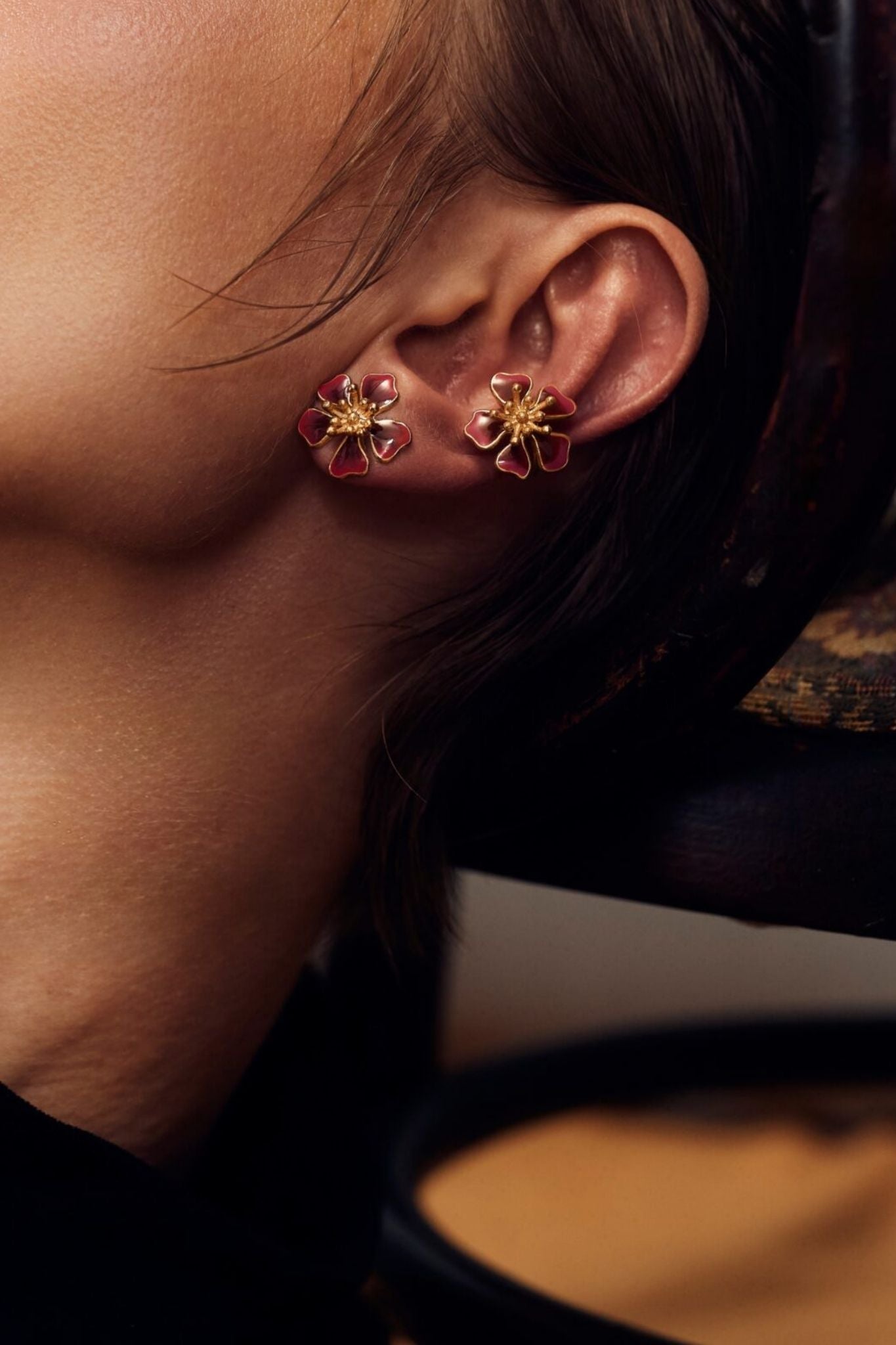 Sara y Flora Aurora Mini Earcuff - Vermillion