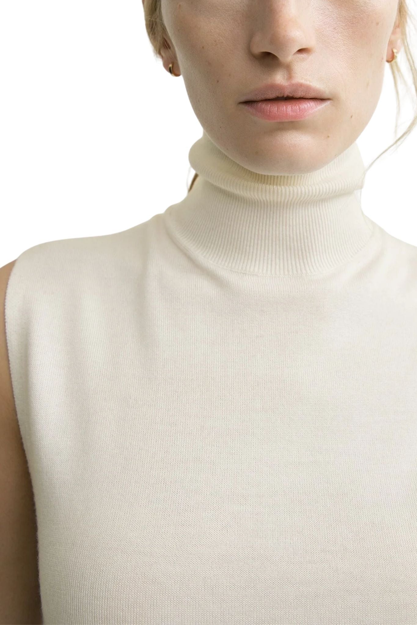 Toteme Sleeveless Fine Turtleneck - Vermillion