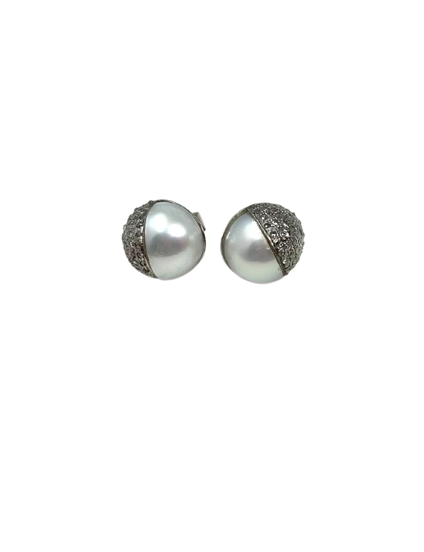 V295 The Woods silver pearl stud earrings - Vermillion