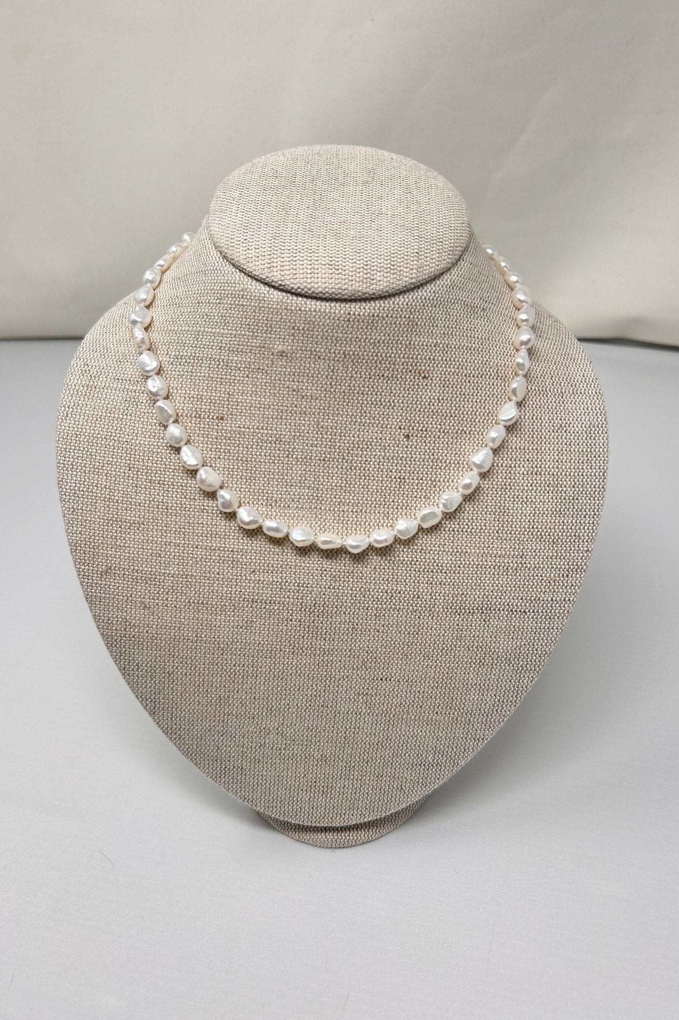 V500B The Woods Short White Pearl Necklace with 14k Gold Clasp - Vermillion