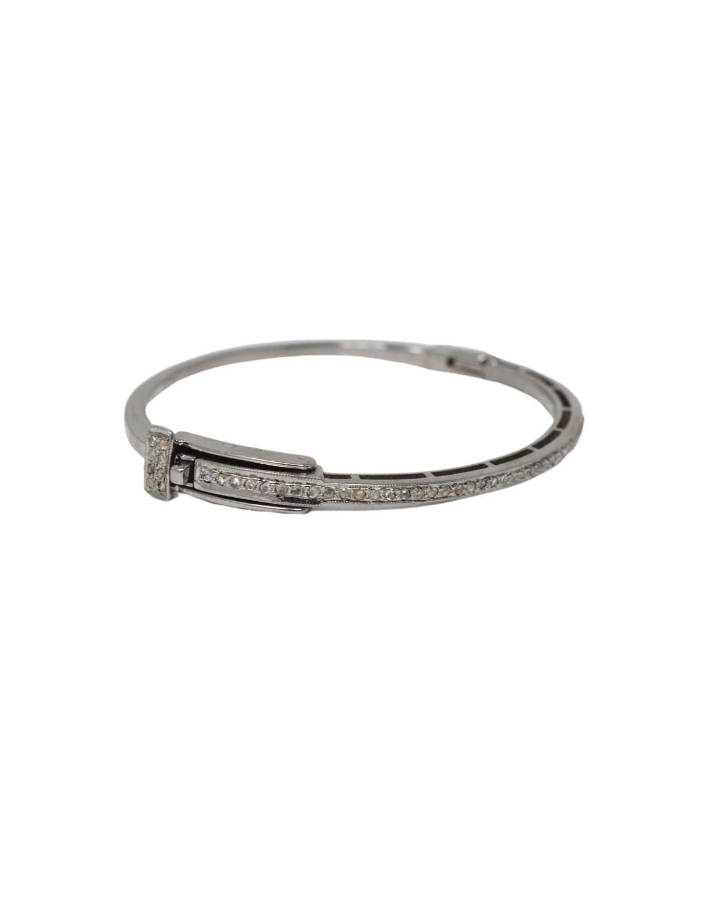 V563 The Woods Silver Oval Bangle with 1 Diamond Row - Vermillion